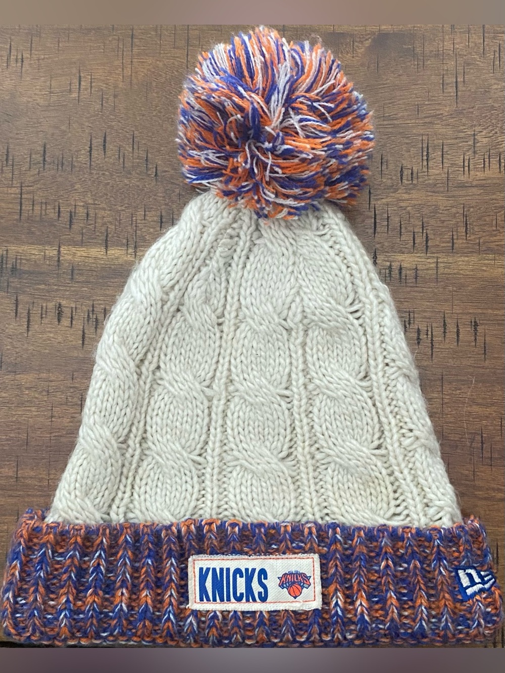 •GUC•New Era NBA Women's Cream New York Knicks Sport Cuffed Pom Knit Hat